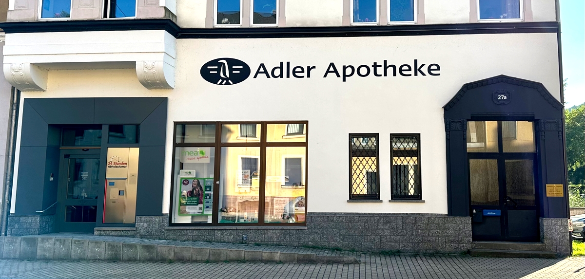 Außenansicht der Adler Apotheke in Aue
